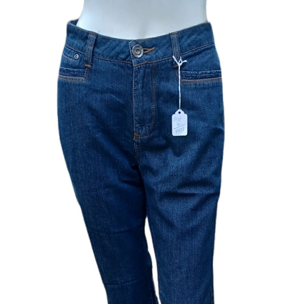 447710...Natural Reflections Straight leg Size 6. W28" 30"Inseam 10"Rise